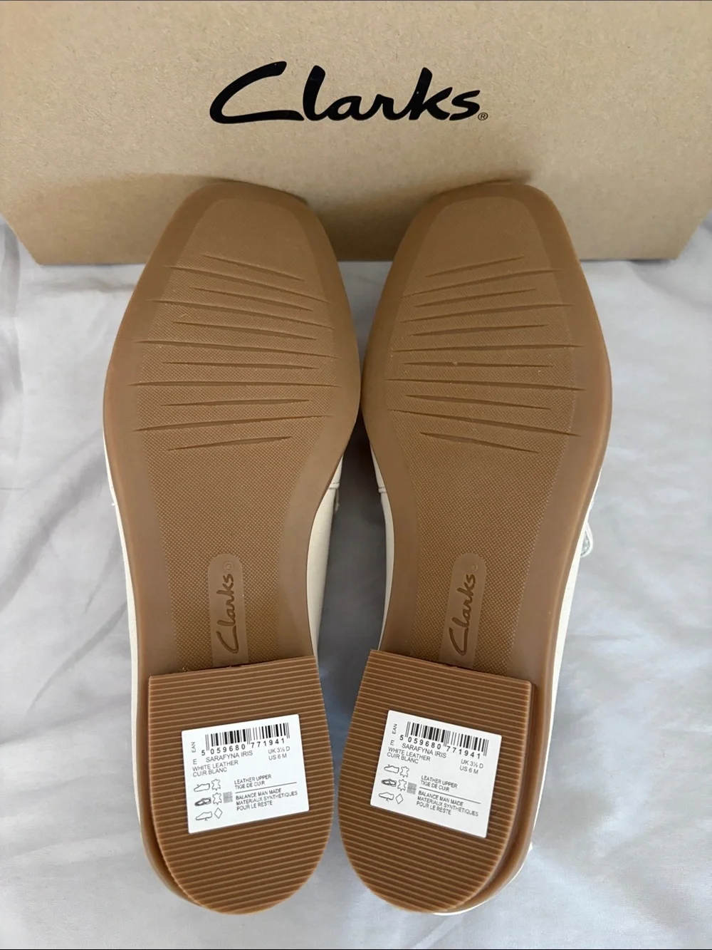 Clarks Cream Chain-Trim Leather Slip-On Loafers Size 6